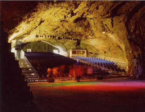 Balver Höhle, en Balve, Alemania. Lugar del primer festival de Prophecy Productions